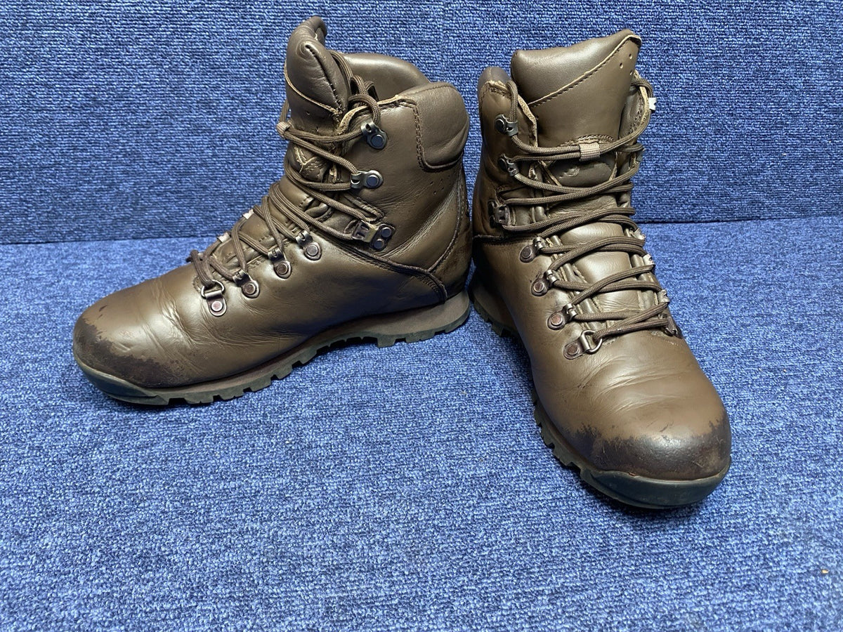 WOMAN - SIZE UK 7M - Iturri Patrol Walking/Hiking - Brown Boots