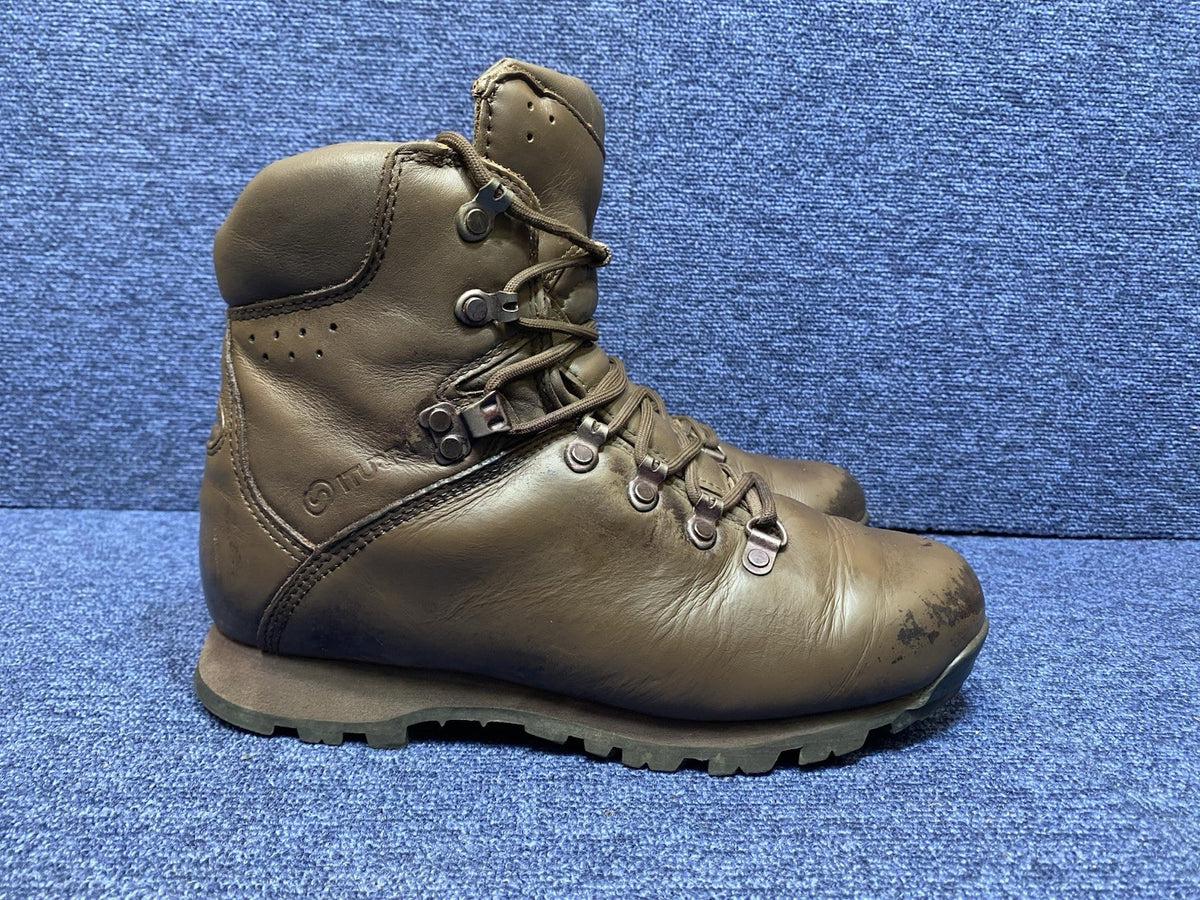 WOMAN - SIZE UK 7M - Iturri Patrol Walking/Hiking - Brown Boots