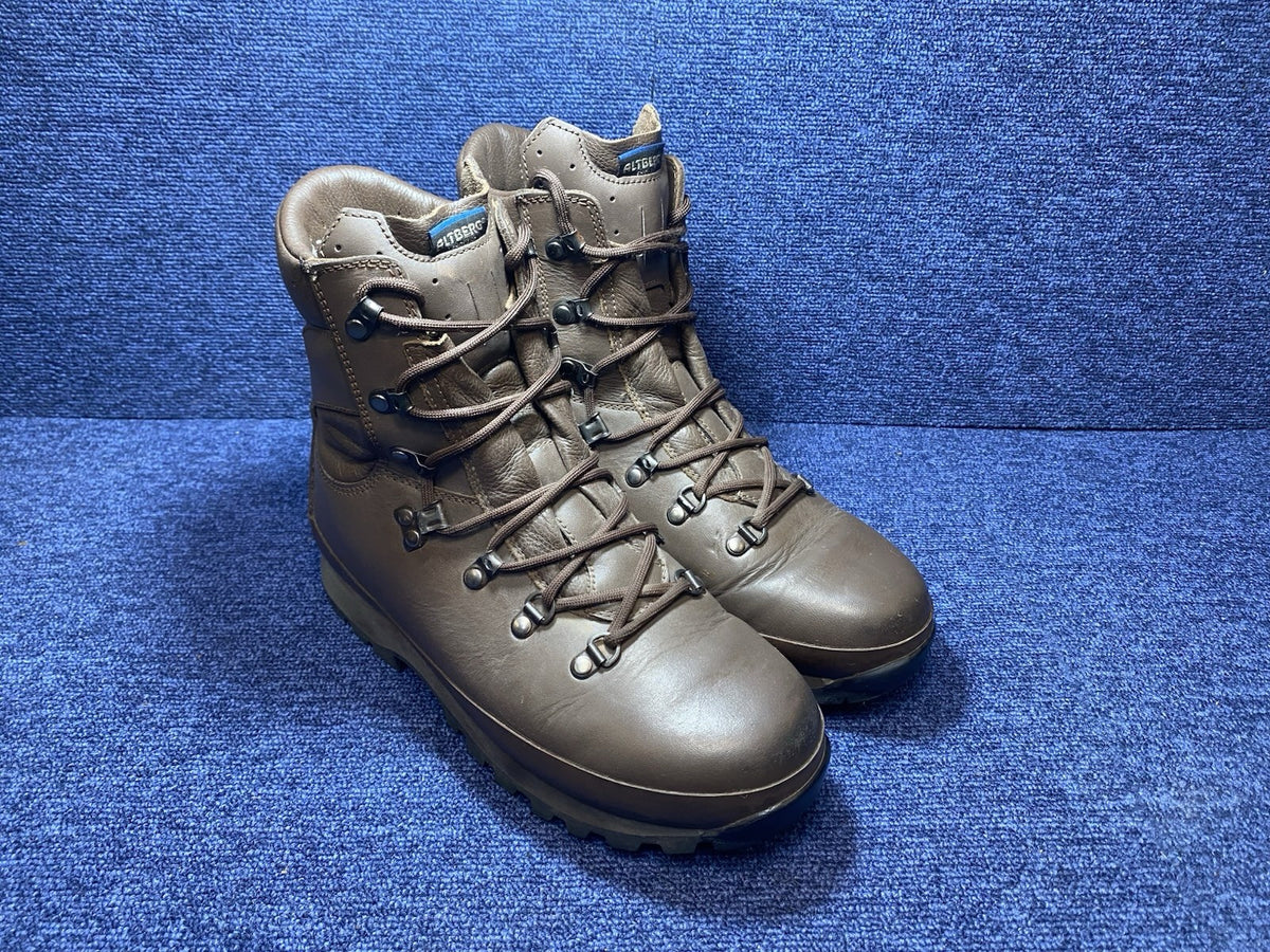 Great Condition SIZE UK 7M - Altberg Defender - Walking/Hiking Boots Brown Male