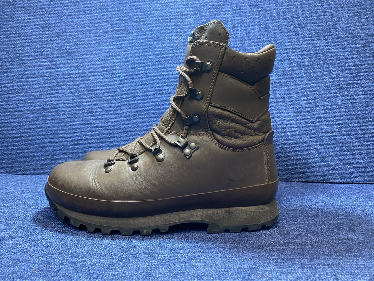 Great Condition SIZE UK 7M - Altberg Defender - Walking/Hiking Boots Brown Male