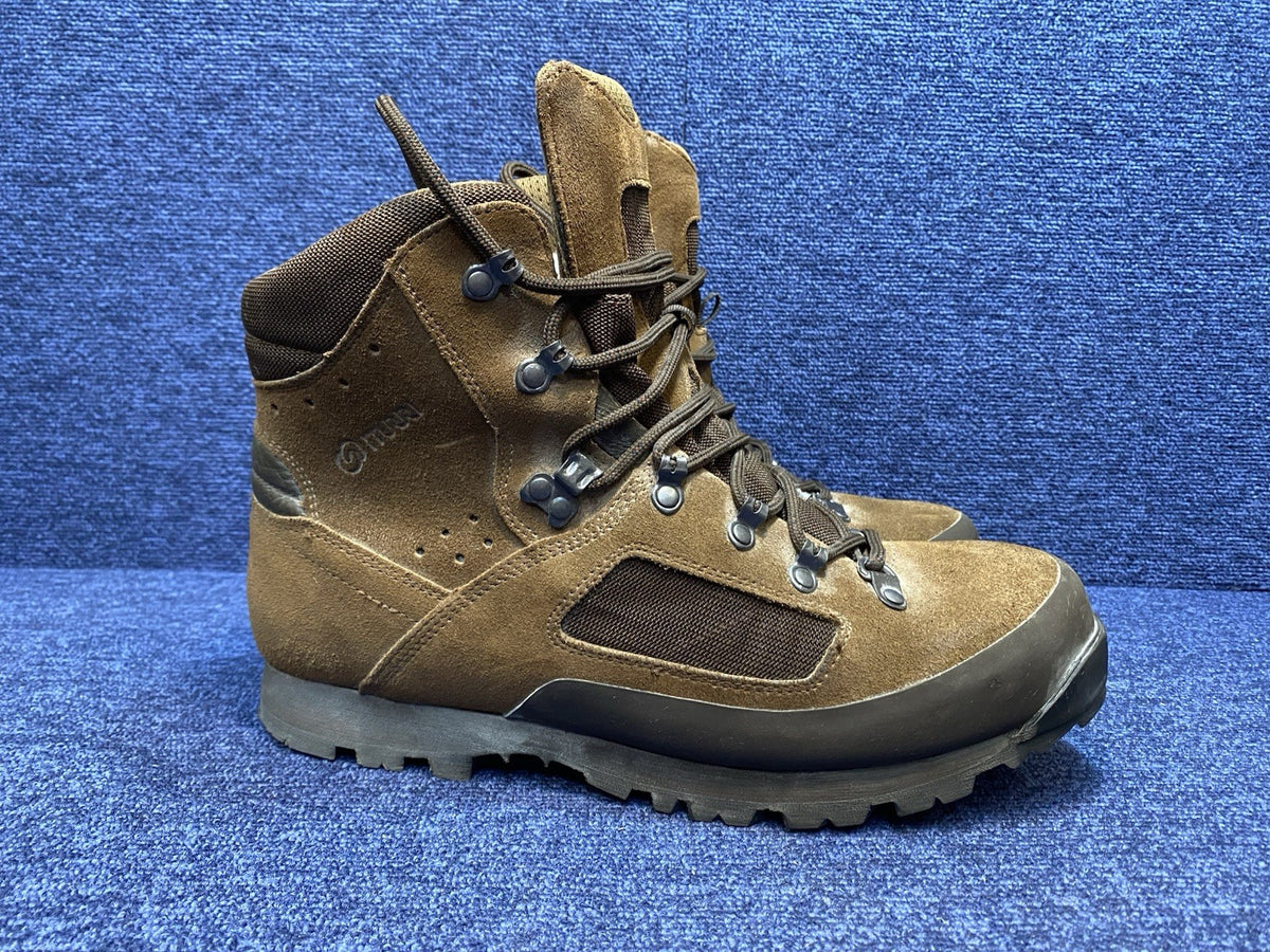 SIZE UK 10L - Iturri Desert Combat High Walking/Hiking Brown Boots Male