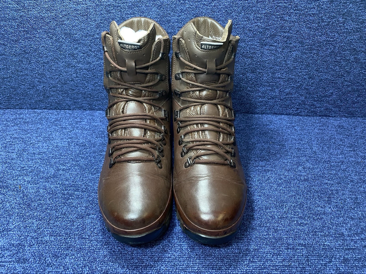 Size UK 9L FEMALE - Altberg Defender High Walking/Hiking Boots