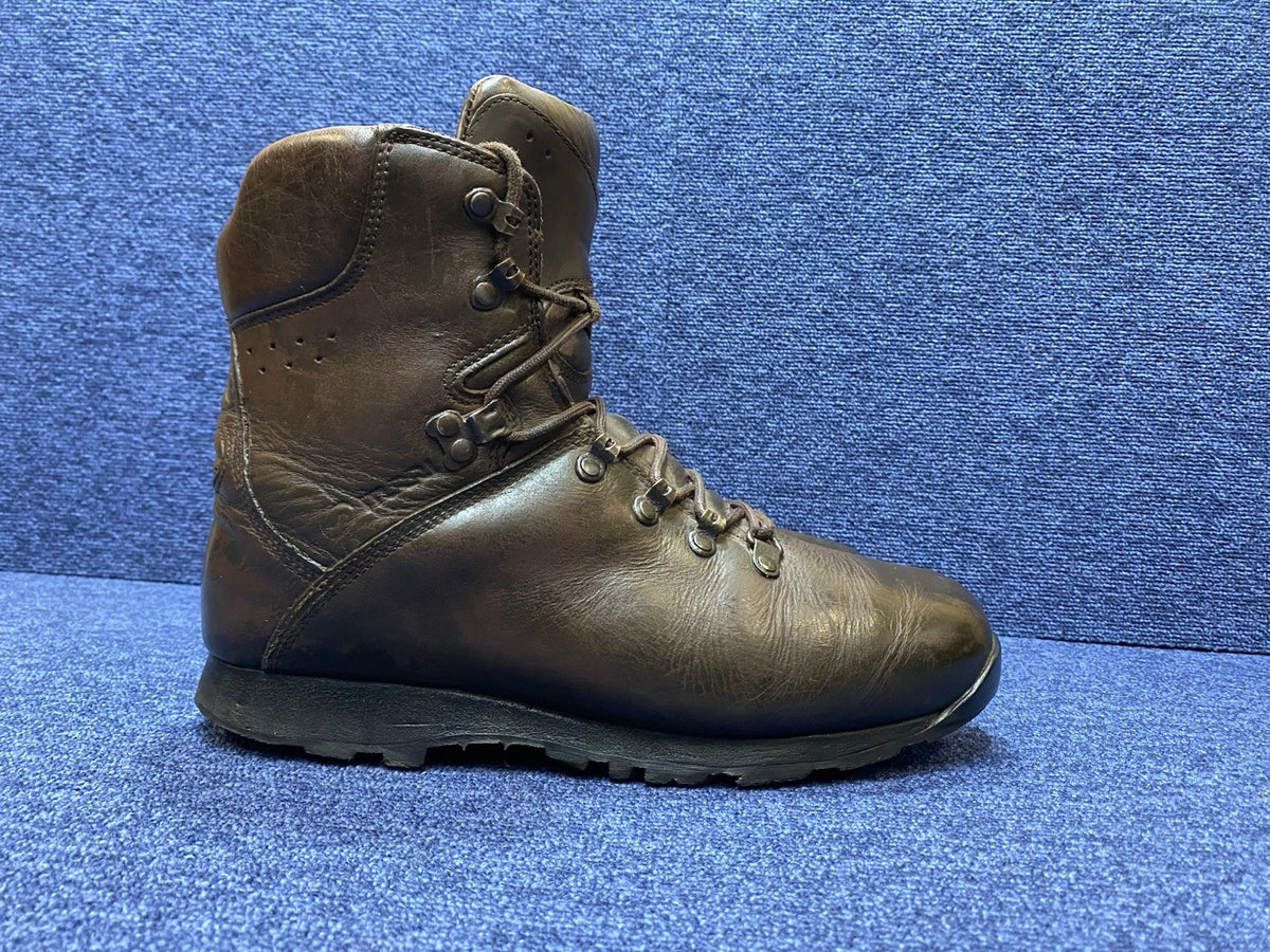 SIZE UK 9M - Iturri Patrol Walking/Hiking - Brown Boots Male