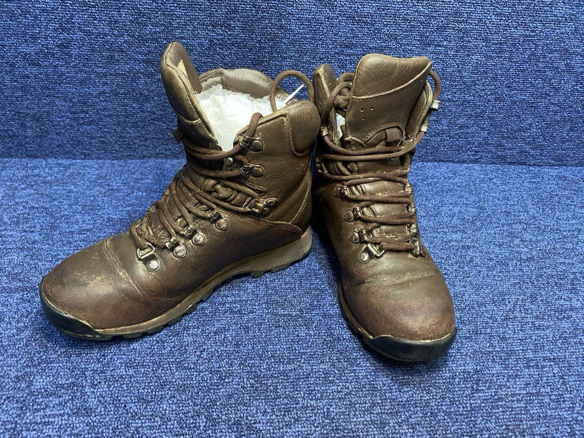 WOMAN - SIZE UK 3M - Iturri Patrol Walking/Hiking - Brown Boots
