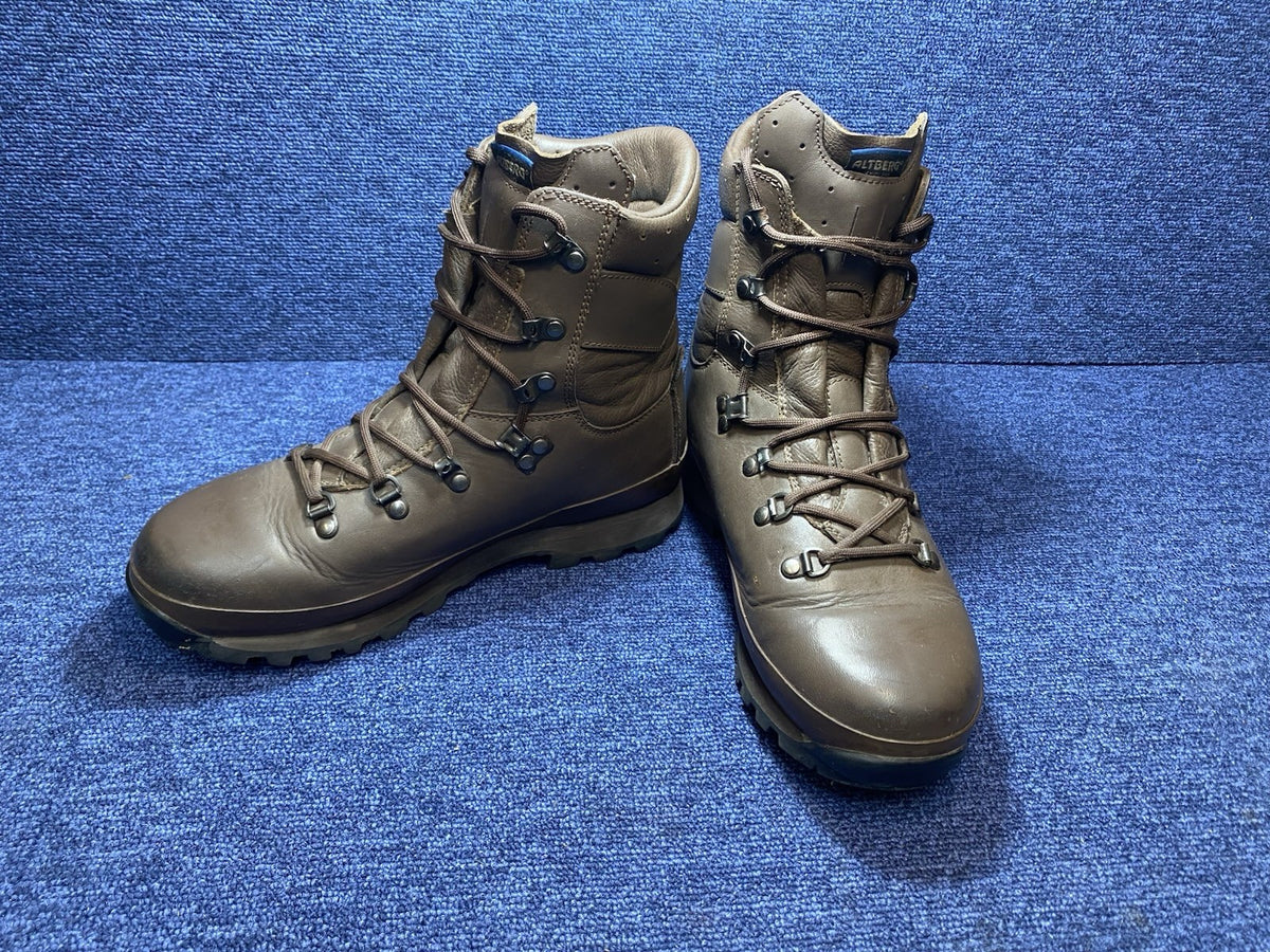 Great Condition SIZE UK 7M - Altberg Defender - Walking/Hiking Boots Brown Male