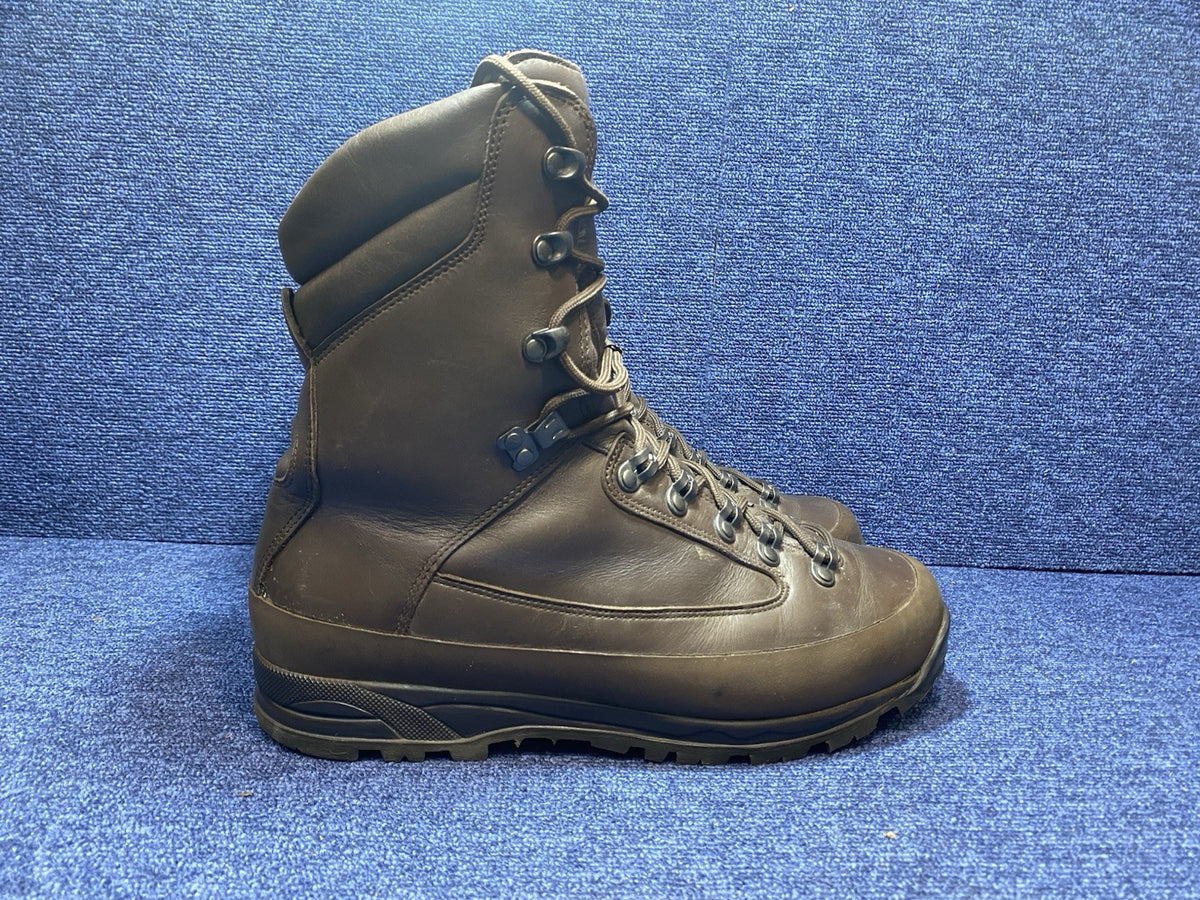 SIZE UK 12 - Karrimor Walking/Hiking Boots Cold Wet Weather Male