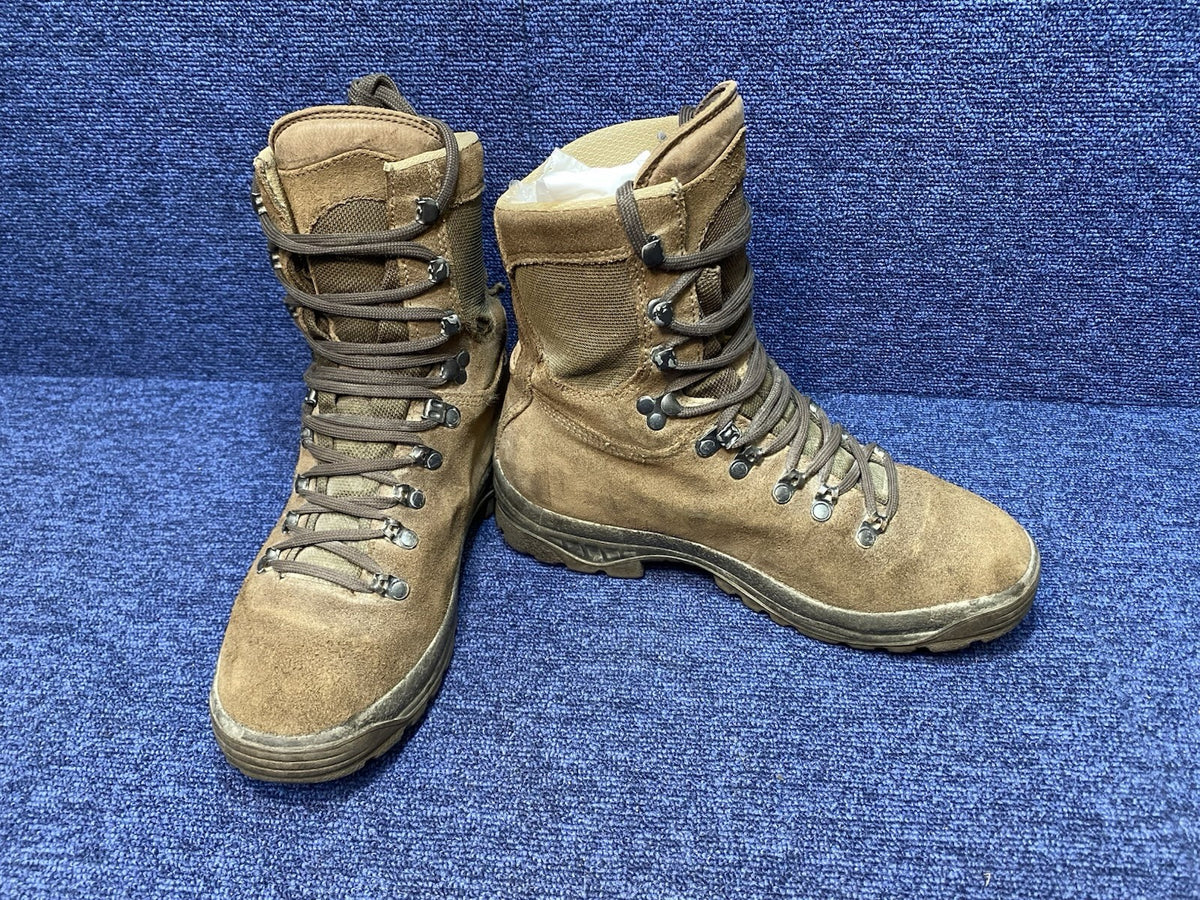 SIZE UK 7M - Meindl Desert Combat High Boots