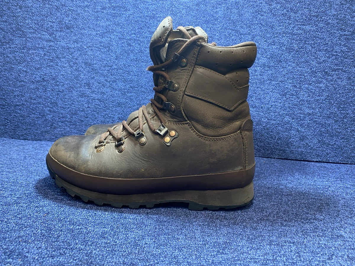 SIZE UK 6L - Altberg Defender - Walking/Hiking Boots Brown Male