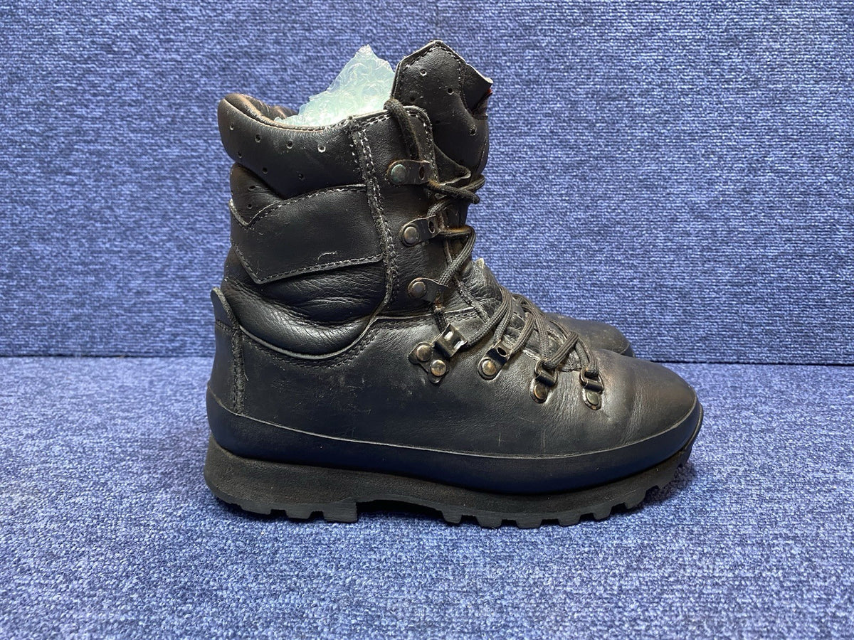 Size UK 4M FEMALE - Black - Altberg Defender High Walking/Hiking Boots