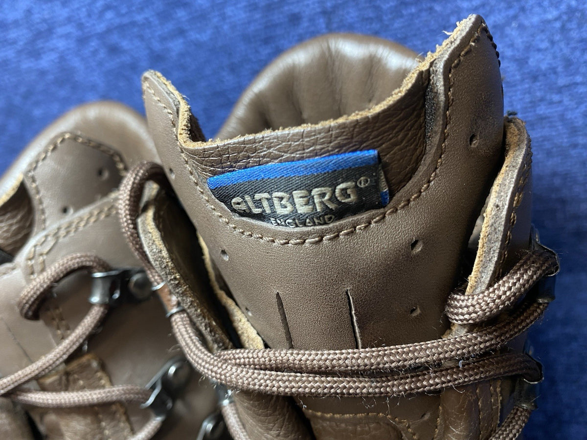 Great Condition SIZE UK 7M - Altberg Defender -  Walking/Hiking Boots Brown Male