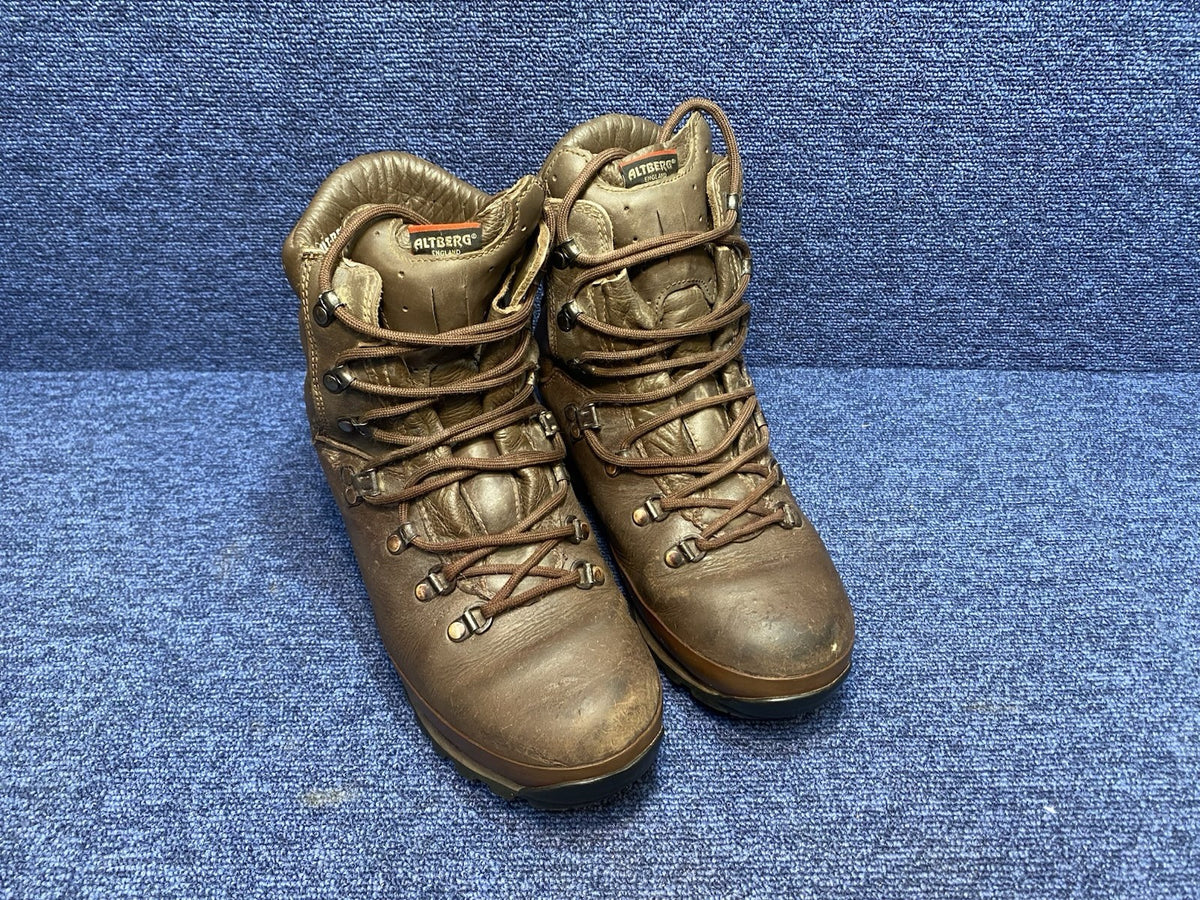 Size UK 6M FEMALE Altberg Defender High Walking/Hiking Boots