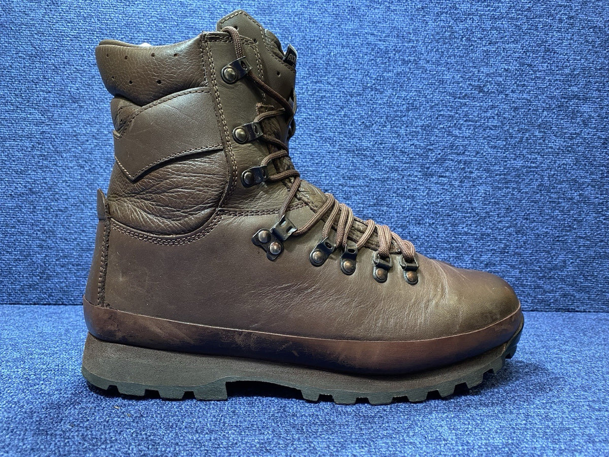 Size UK 9L FEMALE - Altberg Defender High Walking/Hiking Boots