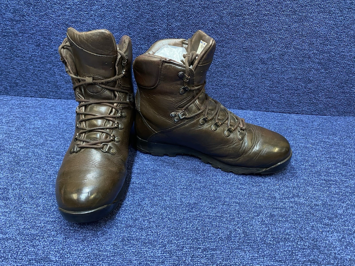 SIZE UK 9M - Iturri Patrol Walking/Hiking - Brown Boots Male
