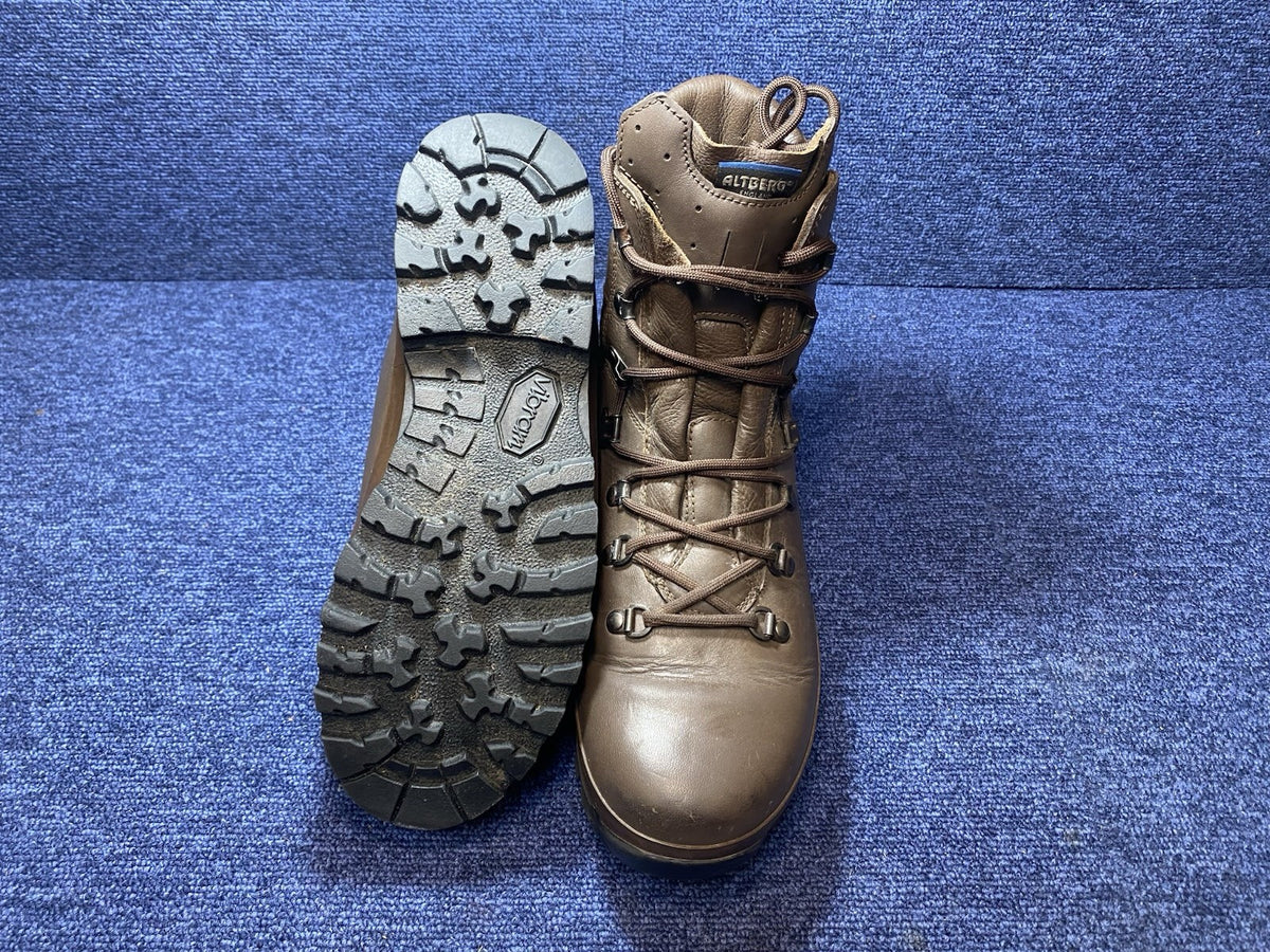 Great Condition SIZE UK 7M - Altberg Defender -  Walking/Hiking Boots Brown Male