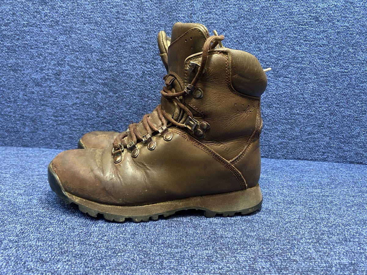 WOMAN - SIZE UK 3M - Iturri Patrol Walking/Hiking - Brown Boots