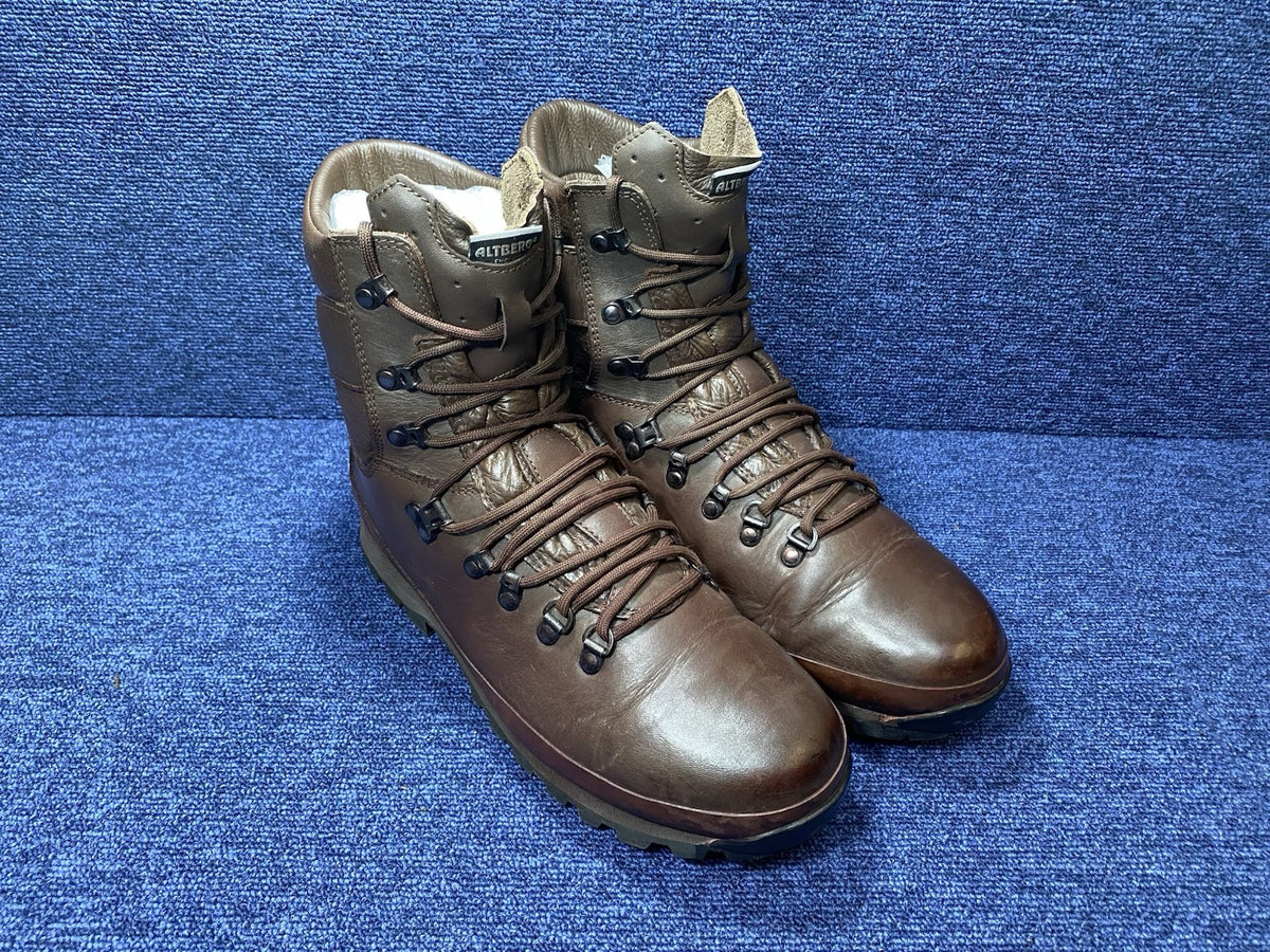 Size UK 9L FEMALE - Altberg Defender High Walking/Hiking Boots