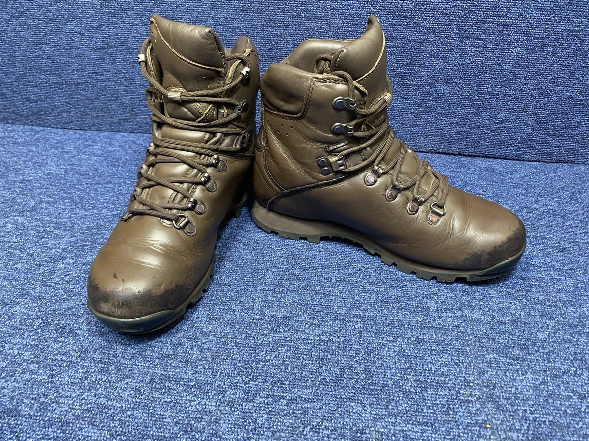 WOMAN - SIZE UK 7M - Iturri Patrol Walking/Hiking - Brown Boots